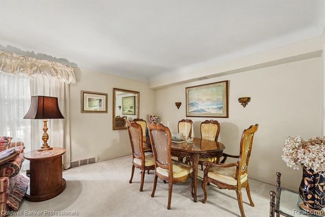 16 Hawthorne Road, Grosse Pointe Shores, MI 48236
