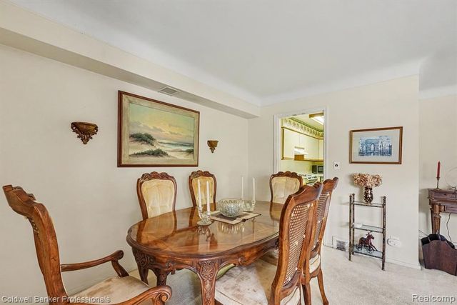 16 Hawthorne Road, Grosse Pointe Shores, MI 48236