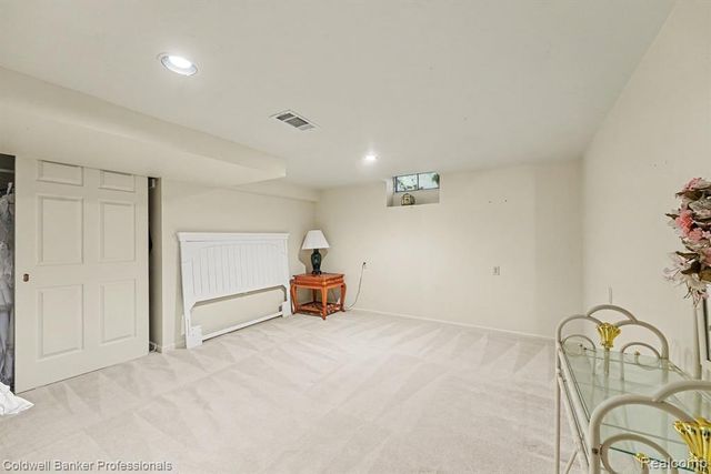16 Hawthorne Road, Grosse Pointe Shores, MI 48236