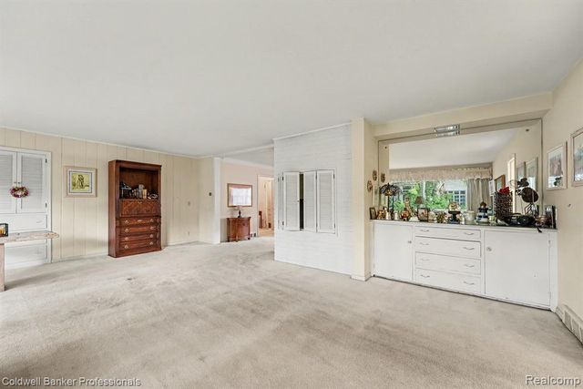 16 Hawthorne Road, Grosse Pointe Shores, MI 48236