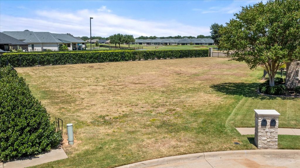 1402 Amsterdam Court, Granbury, TX 76048