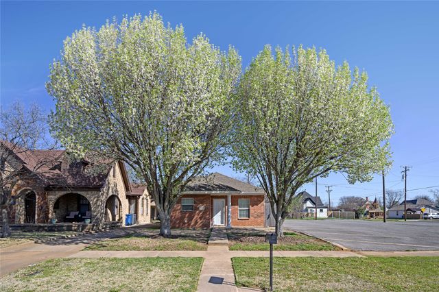 811 W Woodard Street, Denison, TX 75020