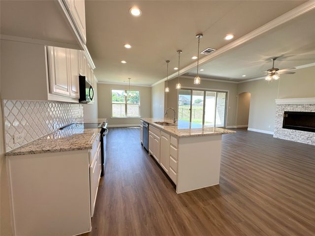 2001 Belle Lagos Lane, Cleburne, TX 76033