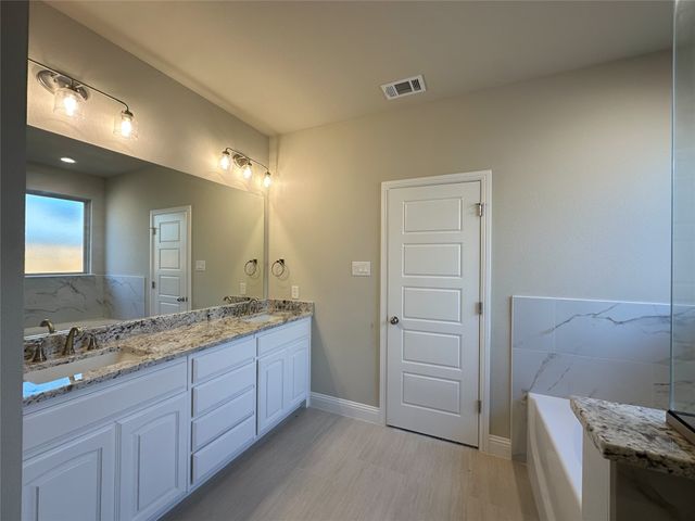 2001 Belle Lagos Lane, Cleburne, TX 76033