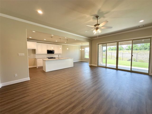 2001 Belle Lagos Lane, Cleburne, TX 76033