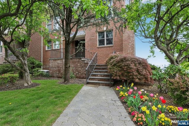 2 Ascot Way, Fort Lee, NJ 07024