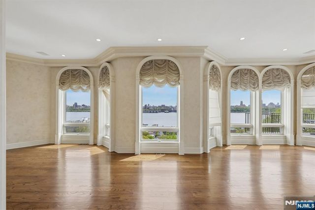 2 Ascot Way, Fort Lee, NJ 07024