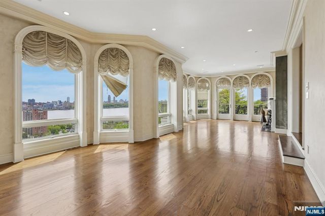 2 Ascot Way, Fort Lee, NJ 07024