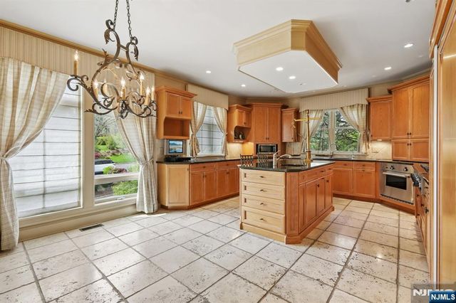 2 Ascot Way, Fort Lee, NJ 07024