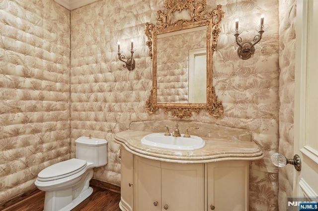 2 Ascot Way, Fort Lee, NJ 07024