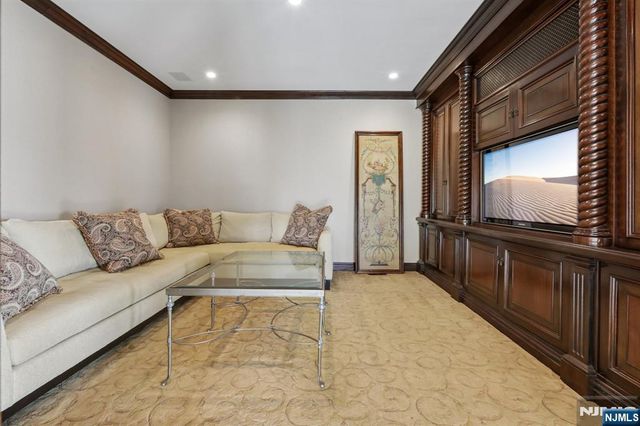 2 Ascot Way, Fort Lee, NJ 07024