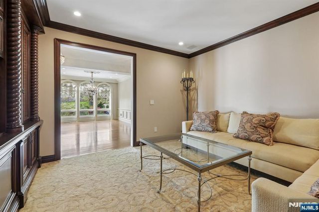 2 Ascot Way, Fort Lee, NJ 07024