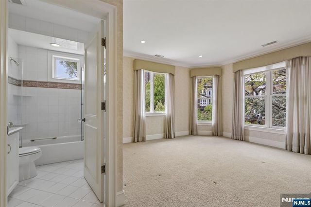2 Ascot Way, Fort Lee, NJ 07024