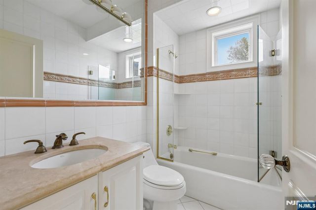 2 Ascot Way, Fort Lee, NJ 07024