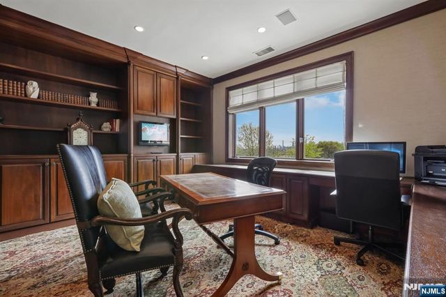 2 Ascot Way, Fort Lee, NJ 07024
