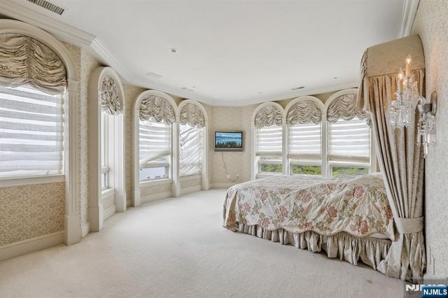 2 Ascot Way, Fort Lee, NJ 07024