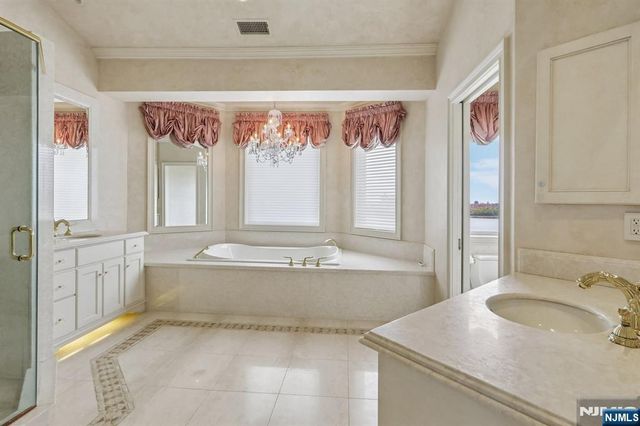 2 Ascot Way, Fort Lee, NJ 07024