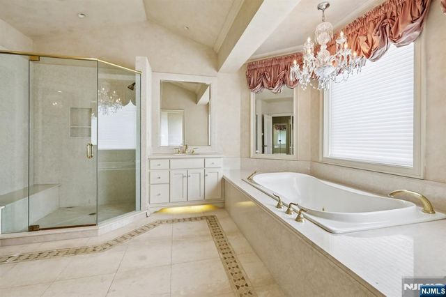 2 Ascot Way, Fort Lee, NJ 07024