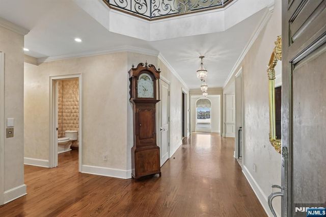2 Ascot Way, Fort Lee, NJ 07024