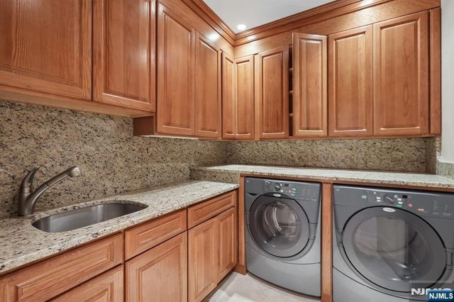 2 Ascot Way, Fort Lee, NJ 07024