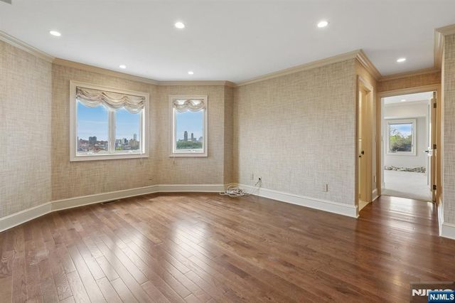 2 Ascot Way, Fort Lee, NJ 07024