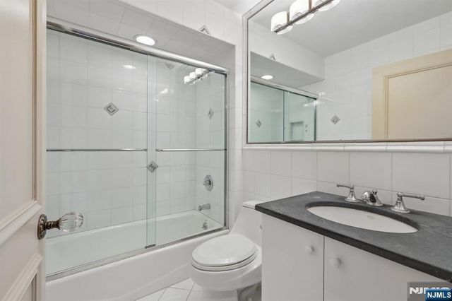 2 Ascot Way, Fort Lee, NJ 07024