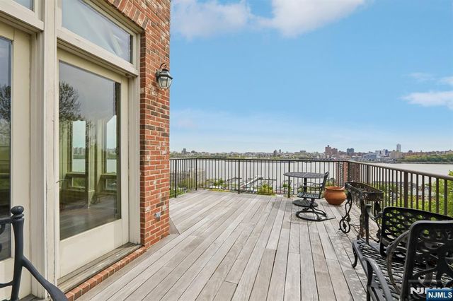 2 Ascot Way, Fort Lee, NJ 07024