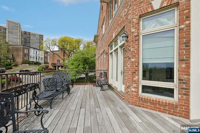 2 Ascot Way, Fort Lee, NJ 07024