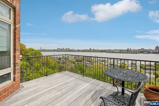 2 Ascot Way, Fort Lee, NJ 07024