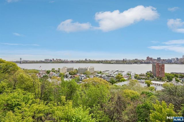 2 Ascot Way, Fort Lee, NJ 07024