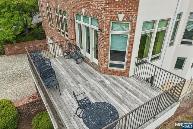 2 Ascot Way, Fort Lee, NJ 07024