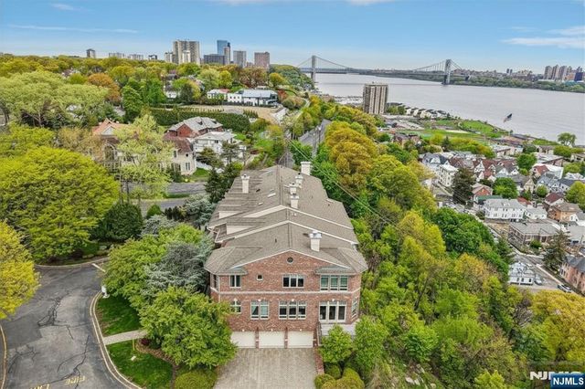 2 Ascot Way, Fort Lee, NJ 07024