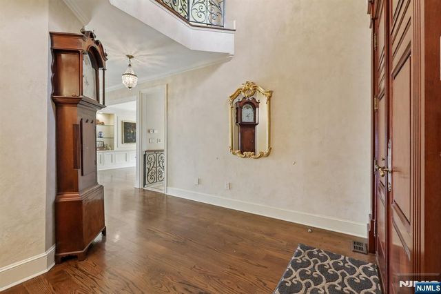 2 Ascot Way, Fort Lee, NJ 07024