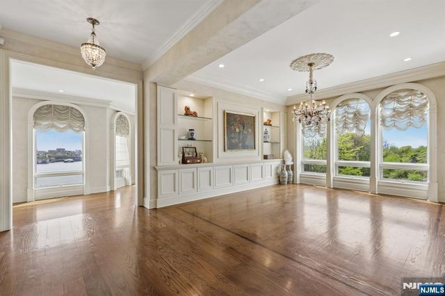 2 Ascot Way, Fort Lee, NJ 07024