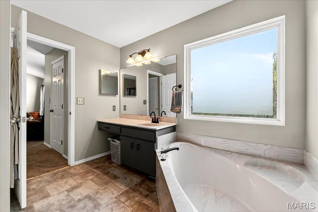 219 Royalltrail Lane, St Charles, MO 63368