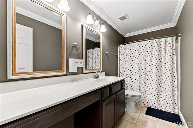 219 Royalltrail Lane, St Charles, MO 63368