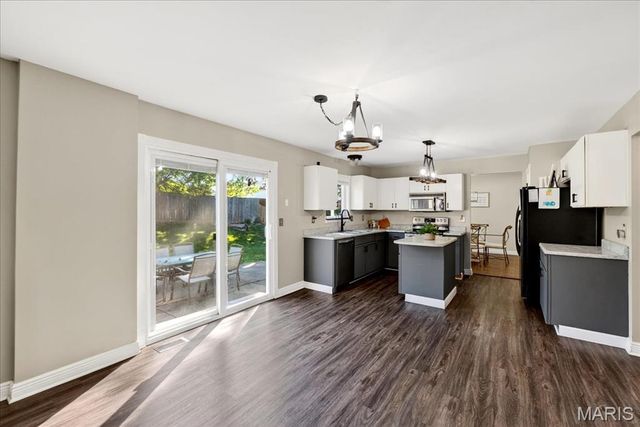 219 Royalltrail Lane, St Charles, MO 63368