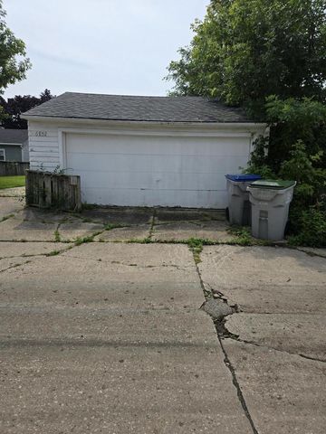6852 W Grantosa DRIVE, Milwaukee, WI 53218
