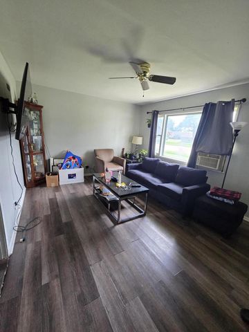 6852 W Grantosa DRIVE, Milwaukee, WI 53218