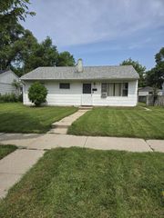 6852 W Grantosa DRIVE, Milwaukee, WI 53218
