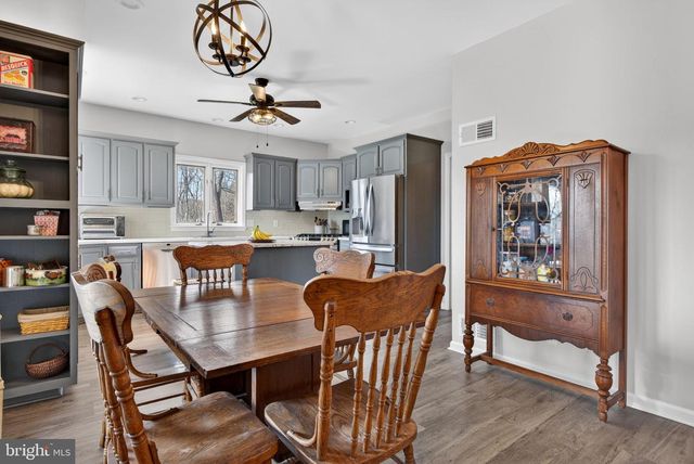 210 KELLY LN, York, PA 17406