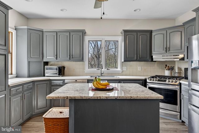 210 KELLY LN, York, PA 17406