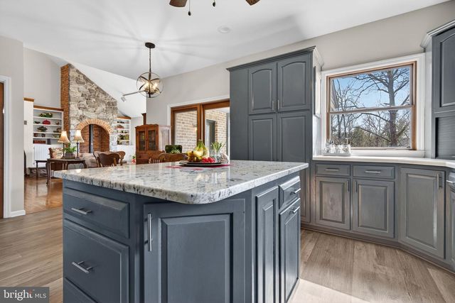 210 KELLY LN, York, PA 17406