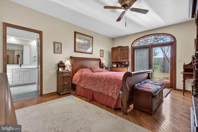 210 KELLY LN, York, PA 17406