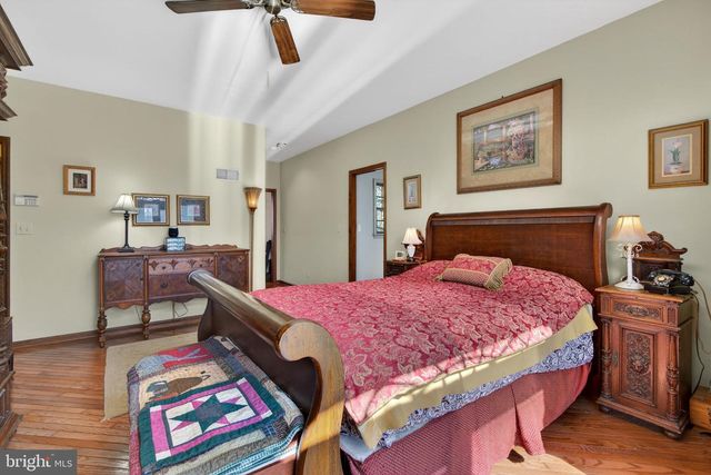 210 KELLY LN, York, PA 17406