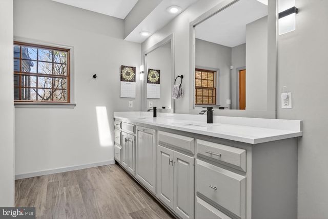 210 KELLY LN, York, PA 17406