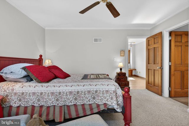 210 KELLY LN, York, PA 17406