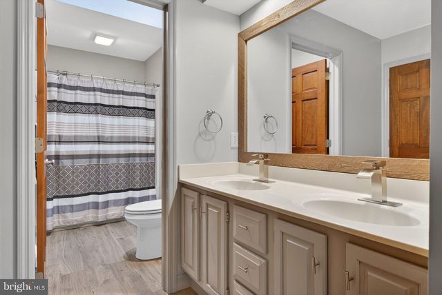 210 KELLY LN, York, PA 17406