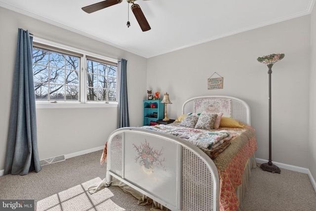 210 KELLY LN, York, PA 17406