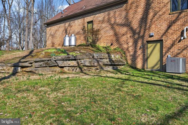 210 KELLY LN, York, PA 17406